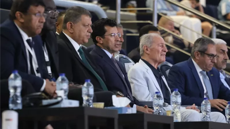 وزير الرياضة ورئيس الاتحاد الدولي في نهائي مونديال اليد للناشئين