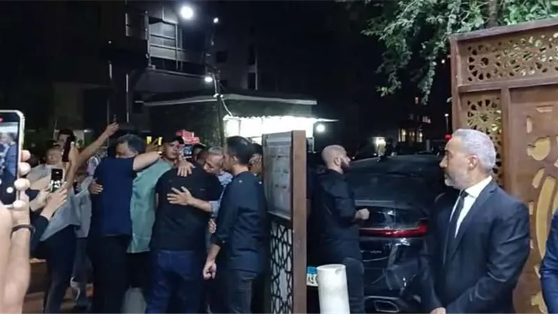 نجوم الفن يودعون الراحل تيمور تيمور بعزاء مهيب في الحامدية الشاذلية