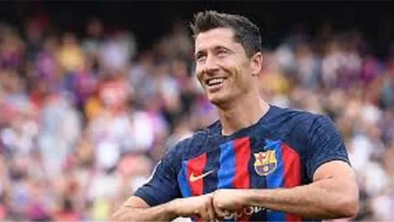 برشلونة يحسم مصير ليفاندوفسكي