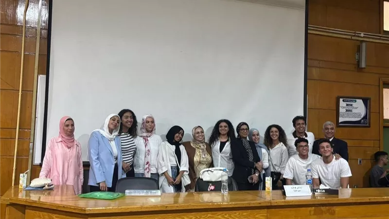ندوة تعريفية لطلاب تجارة القاهرة حول برنامج جورجيا