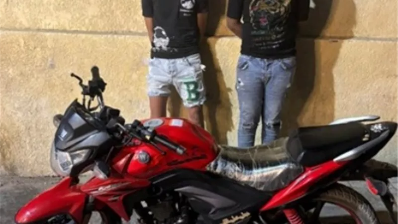 ضبط شخصين سرقا هاتفا محمولا من مسن بالإسكندرية