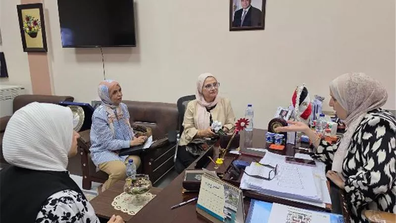 اجتماع مهم لمدير تعليم الشروق لحل أزمة الكثافات بمدرسة الأبطال.. صور