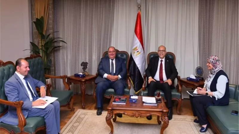 وزير العمل يبحث مع قنصل مصر بالرياض التعاون في الملفات المشتركة