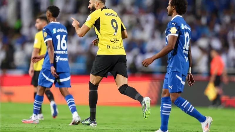 عرض مغرٍ من الاتحاد لضم مدافع الهلال