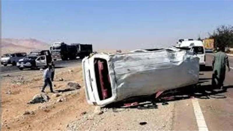 إصابة 14في انقلاب ميكروباص بالطريق الصحراوى الغربى فى أسوان
