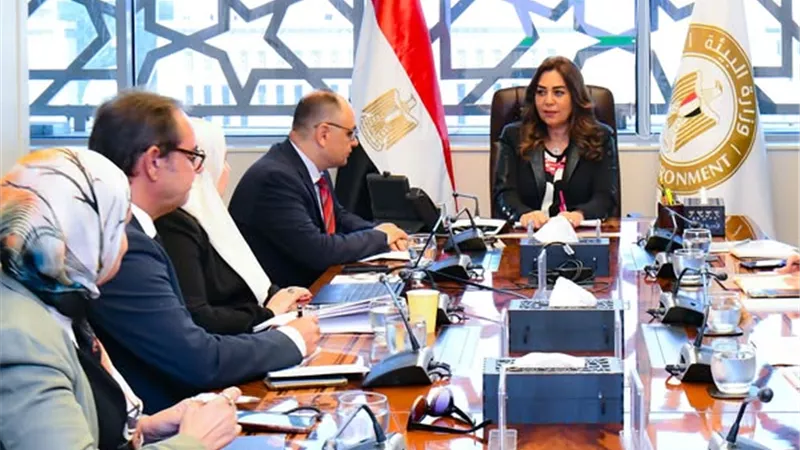 منال عوض تبحث استعدادات مشاركة مصر في قمة المناخ COP30