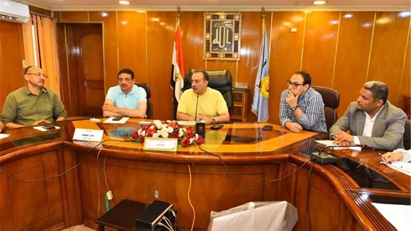 محافظ أسيوط: تسريع تنفيذ مشروعات الخطة الاستثمارية وتعزيز الموارد