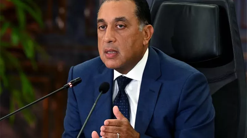 مدبولي يستعرض تقريرا من اتحاد الغرف التجارية بشأن مبادرة خفض الأسعار