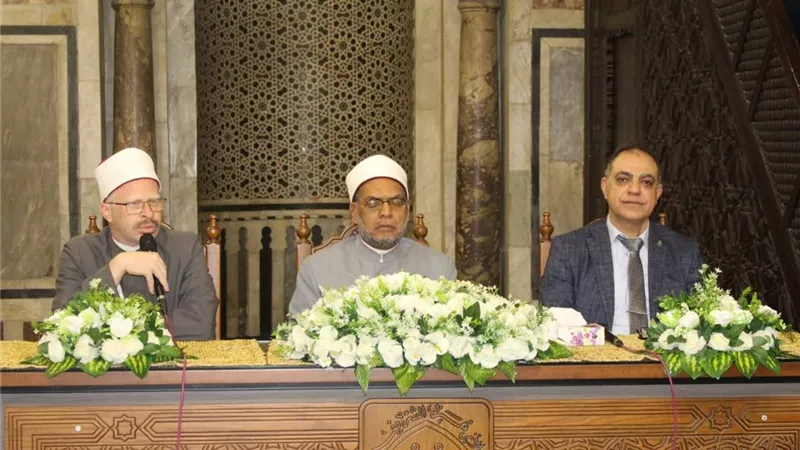 ملتقى التفسير : أعداء الإمة تعمل على تشتيت عقول الشباب
