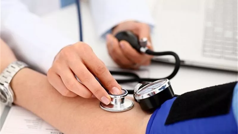طبيب روسي .. أخطاء شائعة في علاج ضغط الدم قد تهدد الحياة