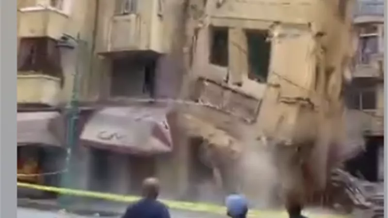 انهيار عقار بحي الجمرك في الإسكندرية