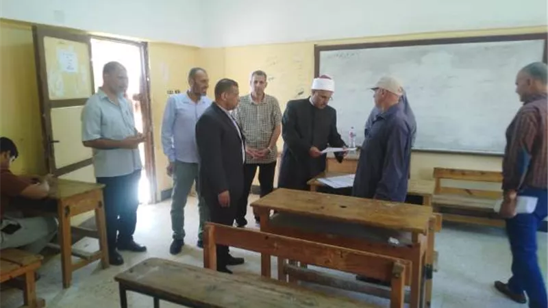 رئيس منطقة الإسماعيلية الأزهرية يتابع امتحانات الملاحق بفايد