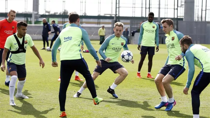 نجم برشلونة يغيب عن تدريبات الفريق اليوم.. تفاصيل