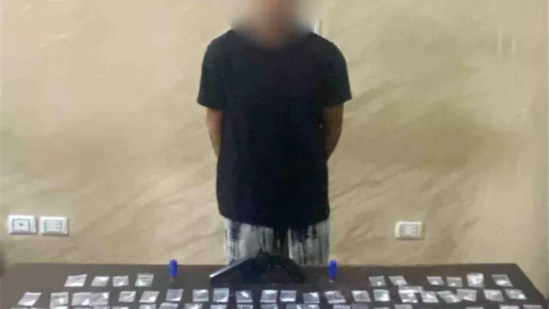 الفيديو كشفه .. ضبط عاطل بيع مخدرات بالجيزة