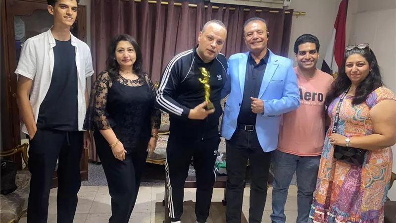 تامر عبدالمنعم يهنئ صناع فيلم التجلي على فوزه بجائزة أفضل إنتاج