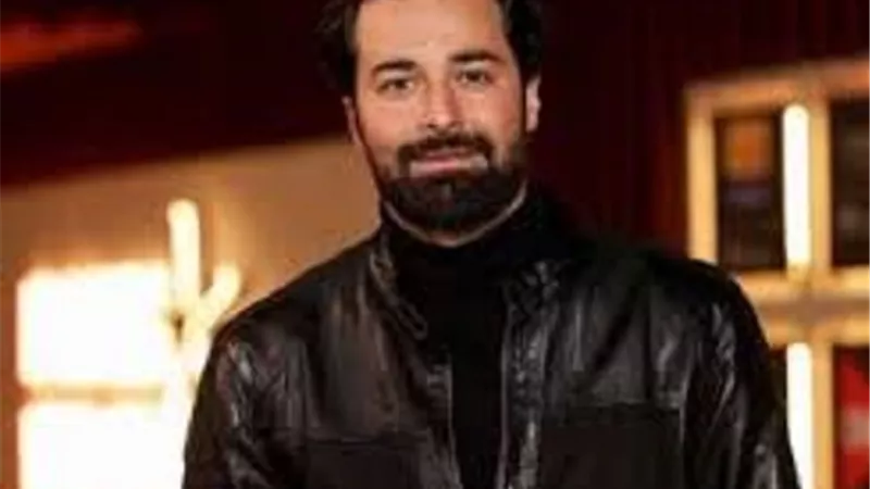 أحمد حاتم شاب 