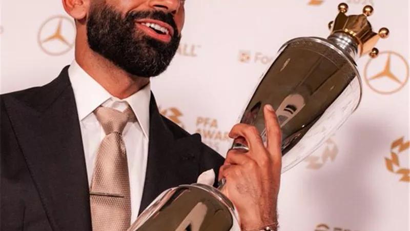 محمد صلاح يذكر مصر خلال استلامه جائزة أفضل لاعب بالدوري الإنجليزي