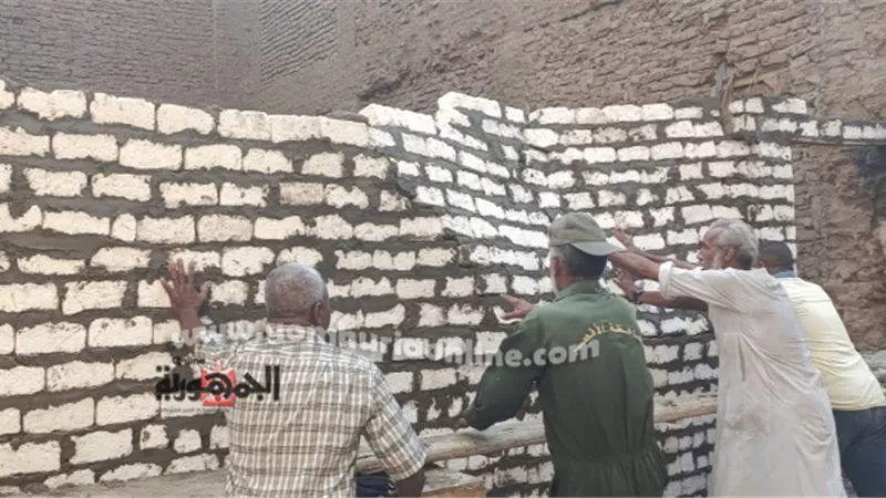 إزالة سور مخالف بشارع سنوسرت بمدينة الأقصر