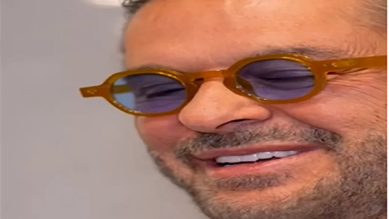 راغب يمازح مذيعة ويثر الجدل من جديد