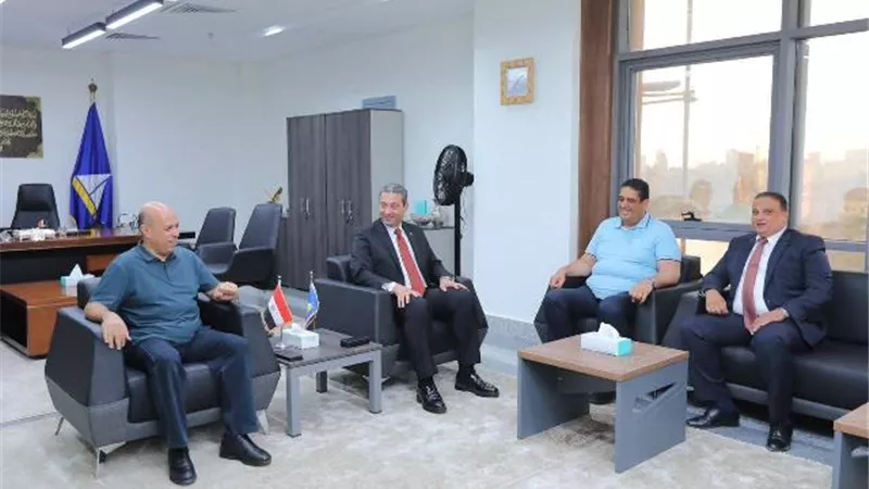 محافظ دمياط يلتقى بنواب الشيوخ ويهنئهم بالفوز بالإنتخابات