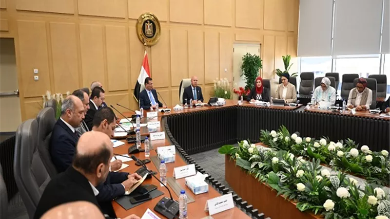 الوزير: التوسع في تصنيع الزبيب.. وزيادة المساحات المزروعة بالعنب