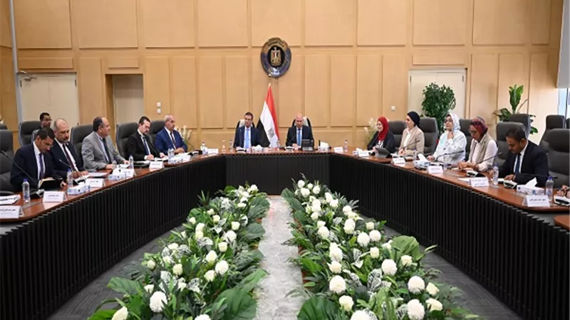 الوزير: إقامة مشاريع لتصنيع الزبيب والتوسع بمشروع القرى المنتجة