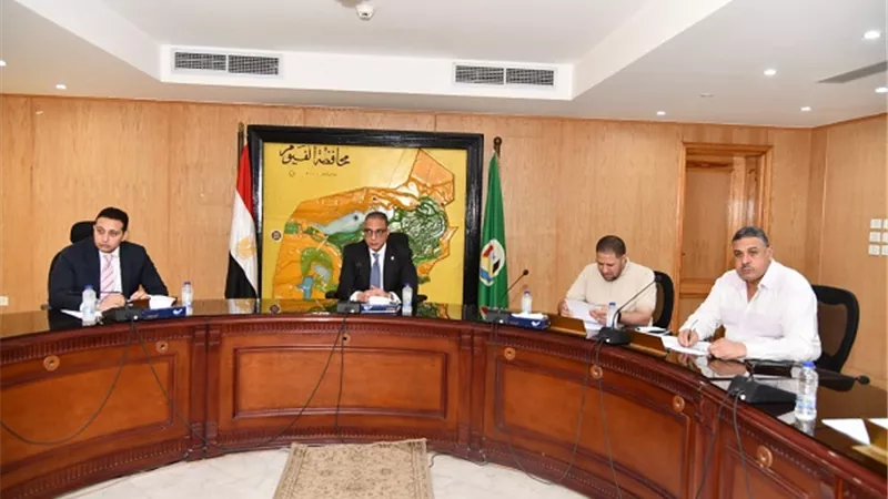 محافظ الفيوم يترأس اجتماع اللجنة العامة لحماية الطفولة
