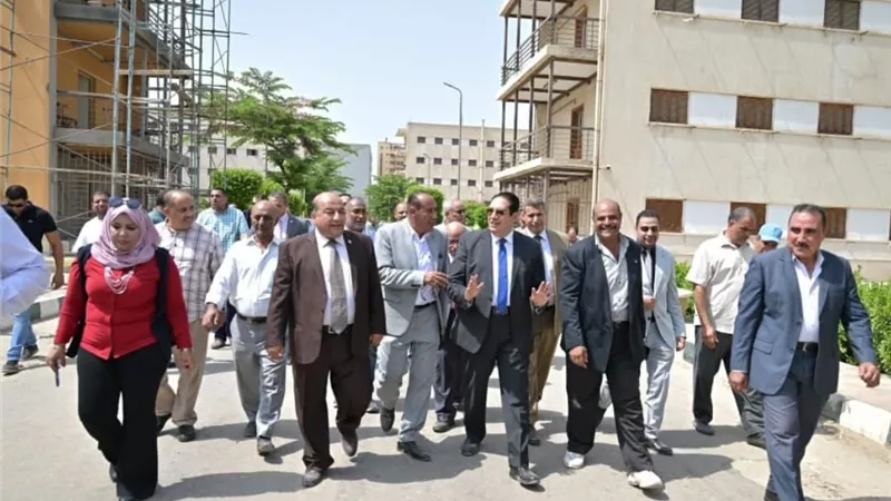 رئيس جامعة القاهرة يتفقد أعمال الصيانة بالمدينة الجامعية