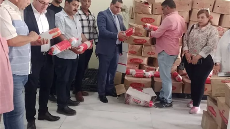 الجيزة.. ضبط 9 أطنان لانشون مجهول المصدر وفاسد بالطالبية