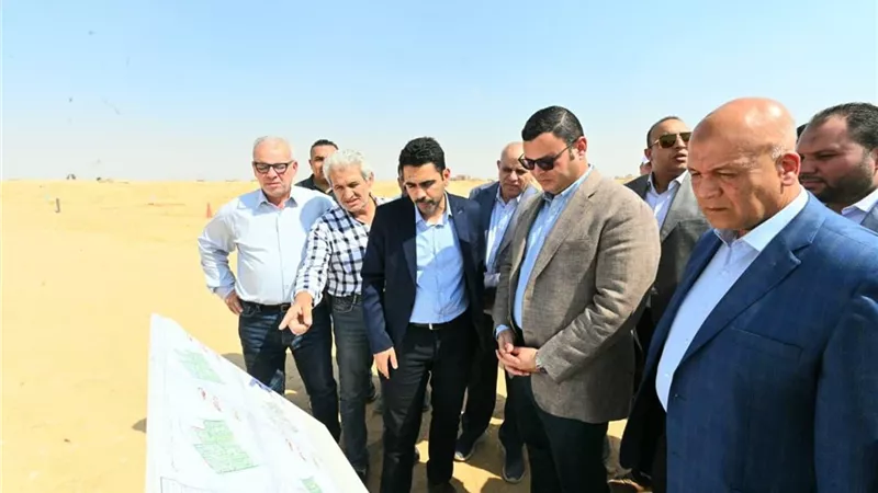 الشربيني يتفقد المركز التكنولوجي لخدمة المواطنين بالعبور الجديدة