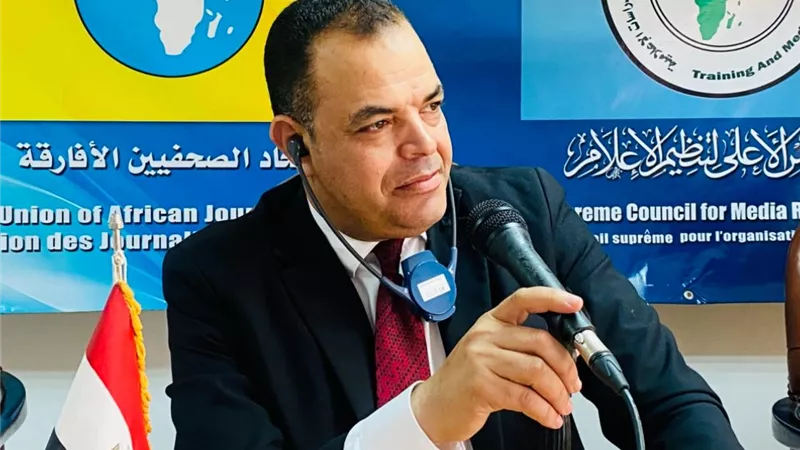 أيمن عدلي: لا إعلام بلا أخلاقيات .. والمهنية ضمانة الثقة مع الجمهور