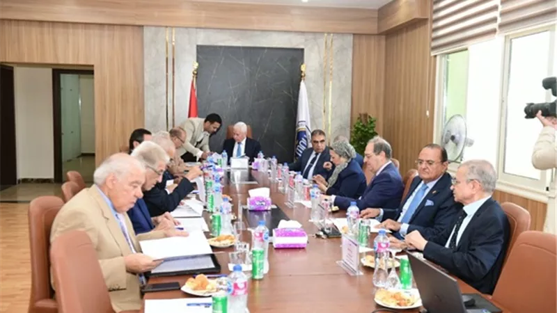 محافظ الدقهلية: فخورون بجامعة المنصورة الأهلية كمنارة للتعليم