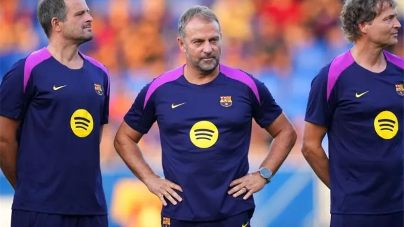 مدرب برشلونة يتلقى دفعة معنوية قبل مواجهة ليفانتي