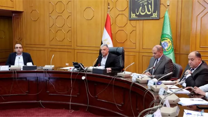 تفعيل لجنة السرفيس للحد من المواقف العشوائية بالإسماعيلية