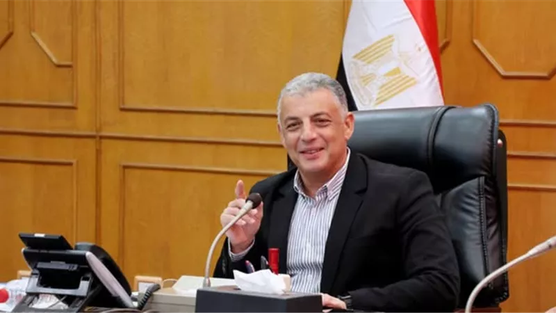 محافظ الإسماعيلية:وسائل نقل حضارية وإطار قانوني للتوكتوك