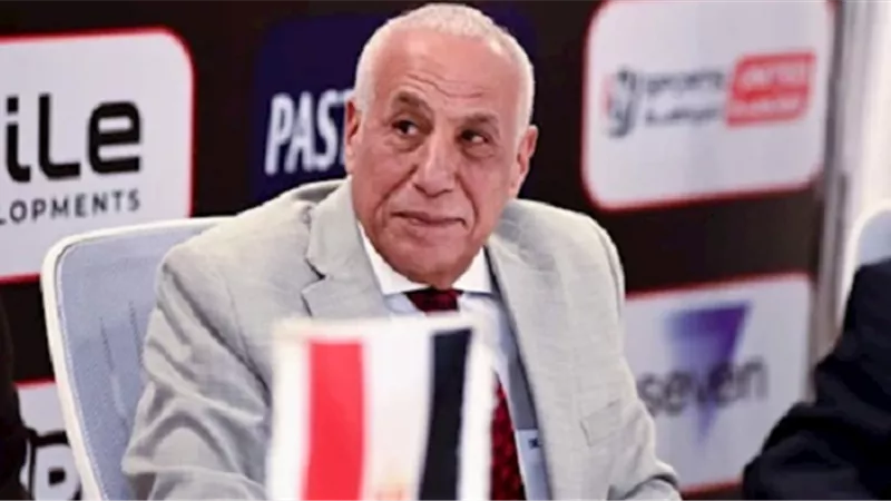 حسين لبيب يطالب جون إدوارد بإبعاد فريق الكرة عن الأزمة الحالية