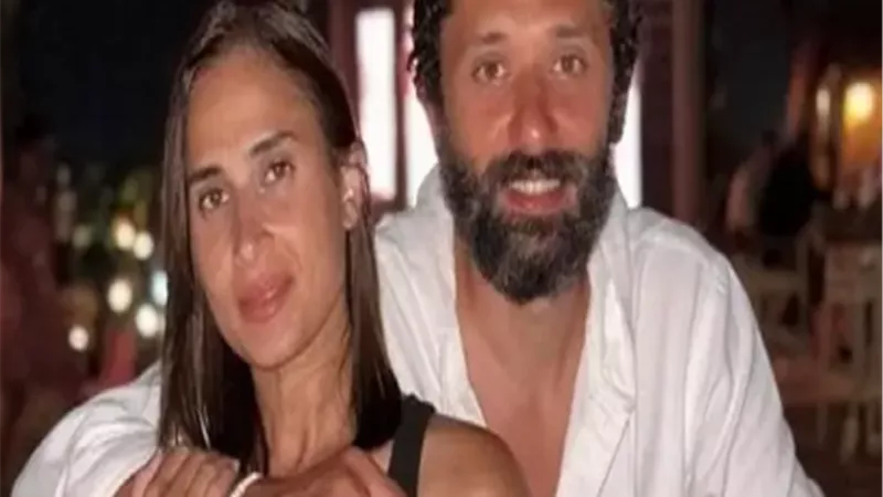 كريم محمود عبد العزيز يفاجئ زوجته آن رفاعي على الهواء ويدعمها
