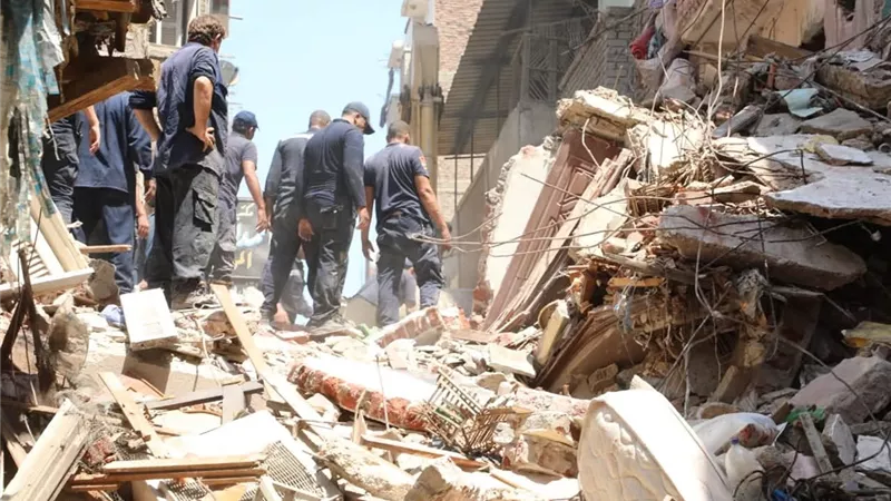 مصرع شخص واصابة 4 آخرين فى انهيار عقار بمدينة الزقازيق