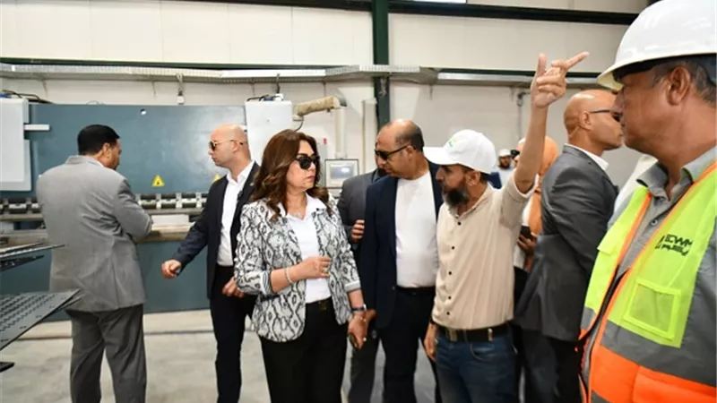 الوزير وعوض يتفقدان المجمع المتكامل لإدارة المخلفات بالعاشر