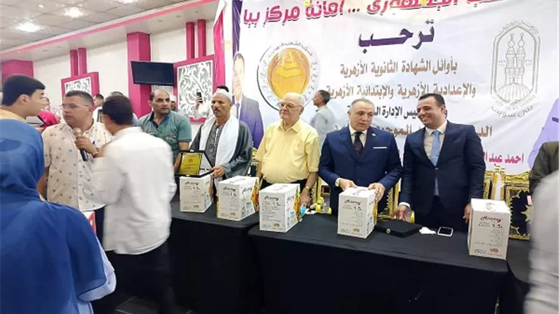 الشعب الجمهورى :تكريم 750 من المعلمين والطلاب والعاملين