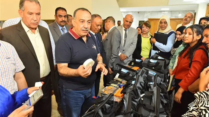 محافظ أسيوط يدعم أول تجربة لتدريب الفتيات على السباكة