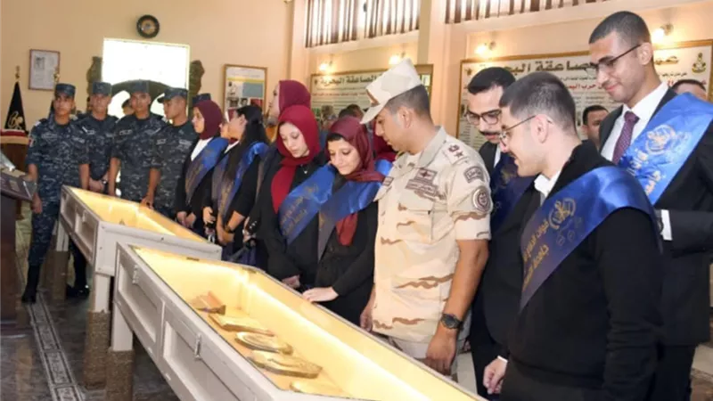 إعلاميون وطلبة الأكاديمية العسكرية في زيارة لوحدة خاصة بحرية