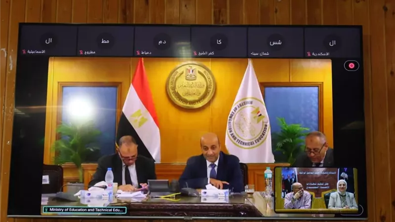 مدير تعليم القاهرة تتابع غرفة عمليات امتحانات الثانوية العامة دور ثان
