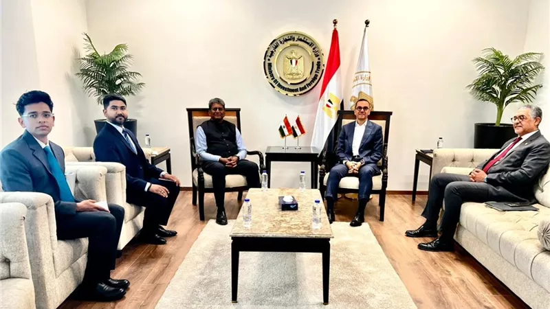 وزير الاستثمار يبحث التعاون مع السفير الهندي بالقاهرة