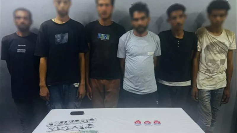 الأمن يكشف ملابسات فيديويظهر 5أشخاص في حالة عدم اتزان بسوق العبور