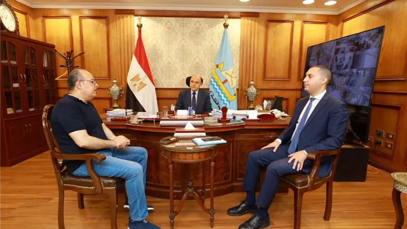 محافظ كفرالشيخ يبحث مع وفد الإسكان موقف المشروعات