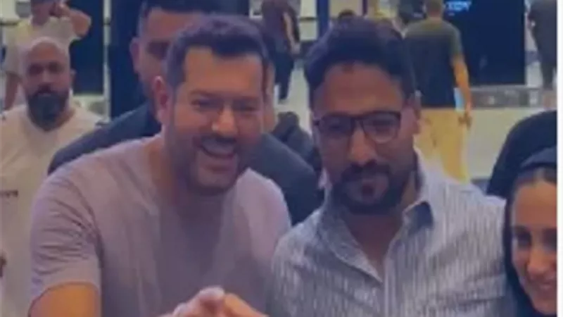 عمرو يوسف يحتفل بنجاح دوريش مع جمهوره فى السينمات