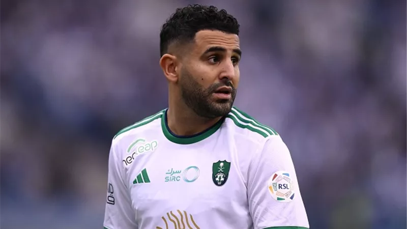 رياض محرز يقود هجوم الأهلي أمام النصر في كأس السوبر السعودي