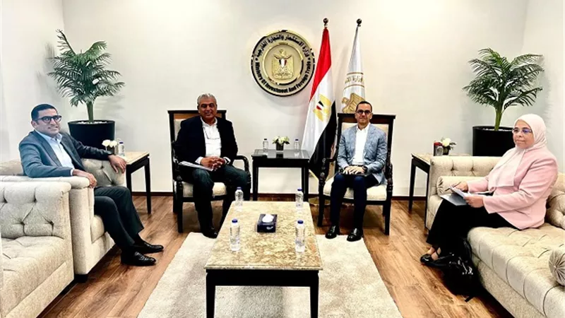 وزير الاستثمار يلتقي أعضاء المجلس التصديري للتشييد والبناء