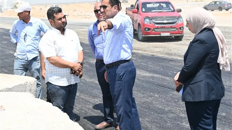 رئيس جهاز العاشر يكشف عن تنفيذ أهم مشروعات الطرق والمياه بالمدينة صور